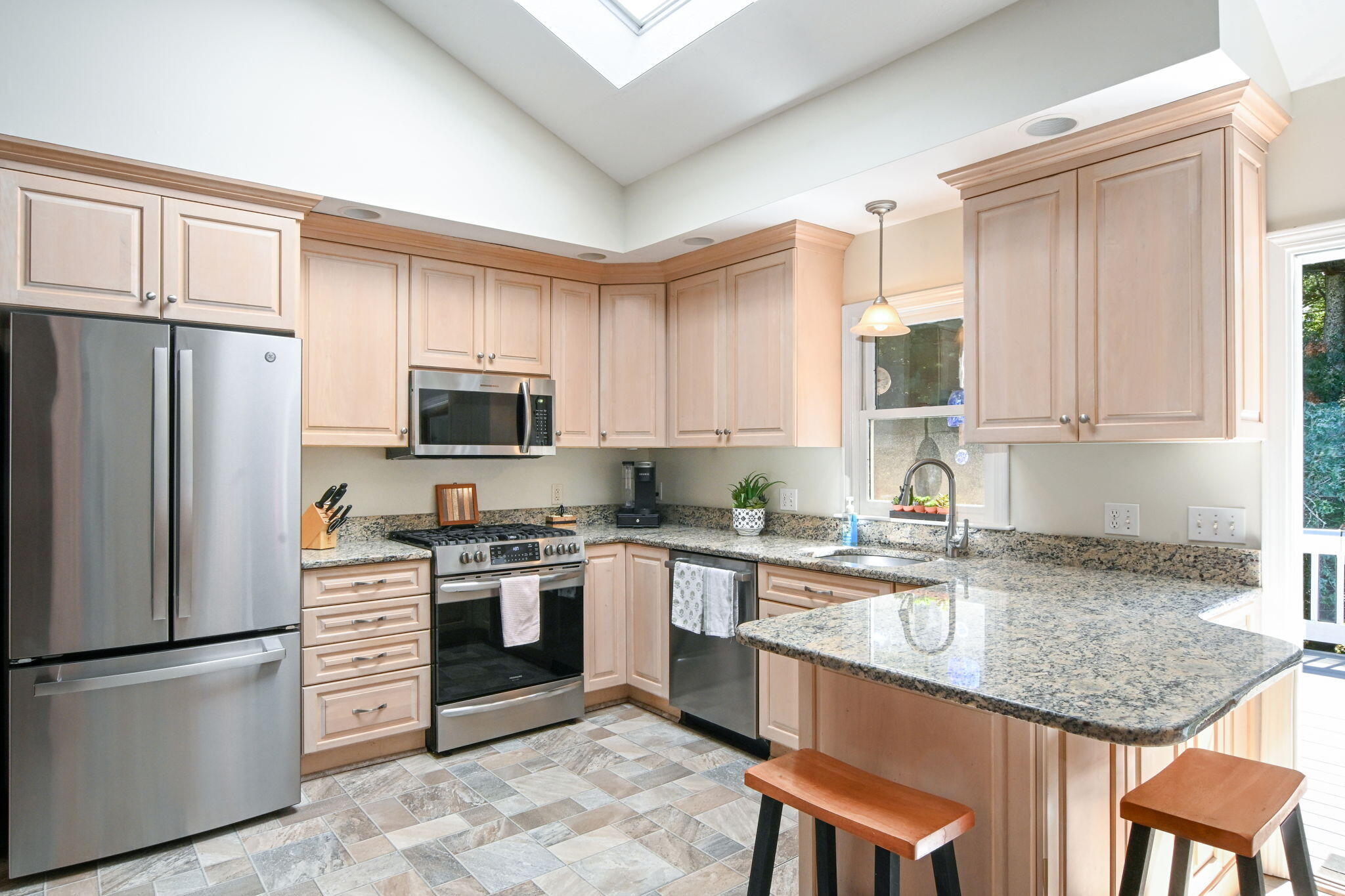 211 James Circle Mashpee, MA 02649 - Photo 7 of 37 5-web-or-mls-DSC_4903 copy