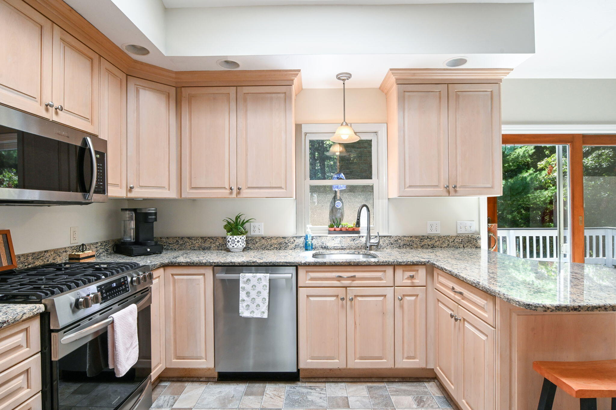 211 James Circle Mashpee, MA 02649 - Photo 8 of 37 6-web-or-mls-DSC_4916 copy