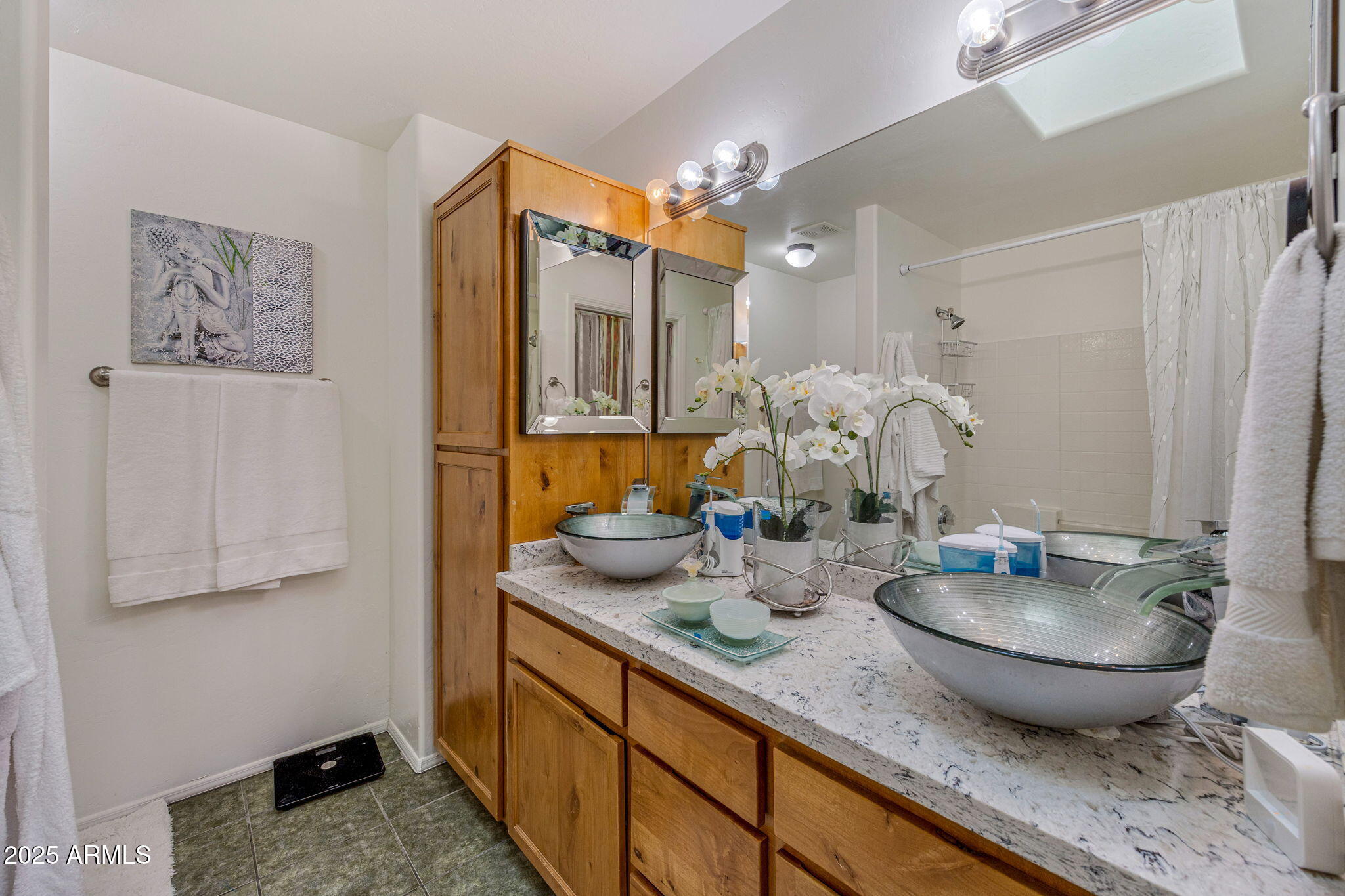 6935 Starlight Ridge Road Lakeside, AZ 85929 - Photo 14 of 32 a kitchen with sink and a mirror