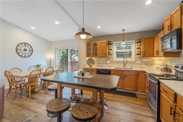 $349,900 | 209 Dolores Terrace South, Salina, NY 13212