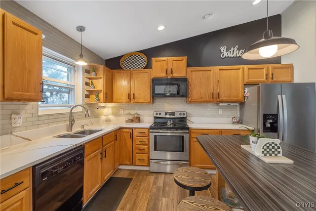 $349,900 | 209 Dolores Terrace South, Salina, NY 13212