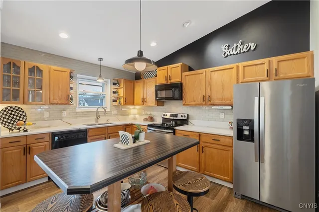 $349,900 | 209 Dolores Terrace South, Salina, NY 13212