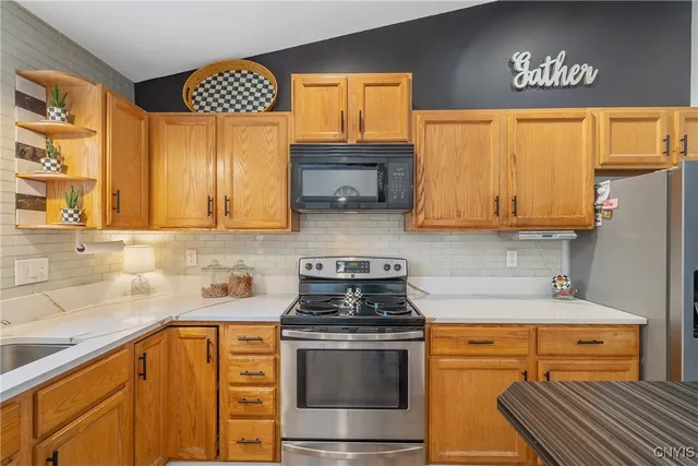 $349,900 | 209 Dolores Terrace South, Salina, NY 13212