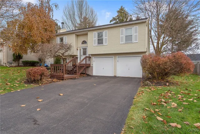 $349,900 | 209 Dolores Terrace South, Salina, NY 13212