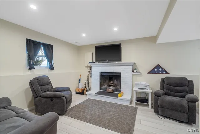 $349,900 | 209 Dolores Terrace South, Salina, NY 13212