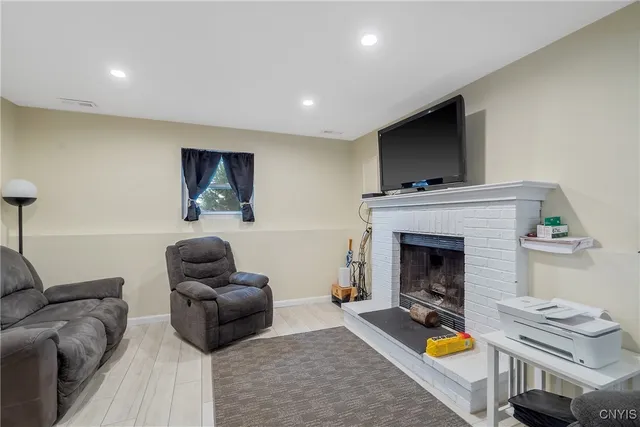 $349,900 | 209 Dolores Terrace South, Salina, NY 13212