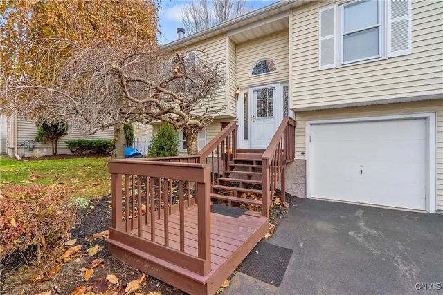 $349,900 | 209 Dolores Terrace South, Salina, NY 13212