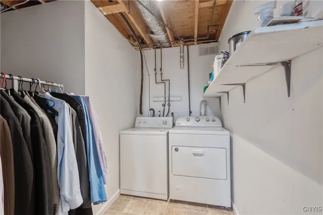 $349,900 | 209 Dolores Terrace South, Salina, NY 13212