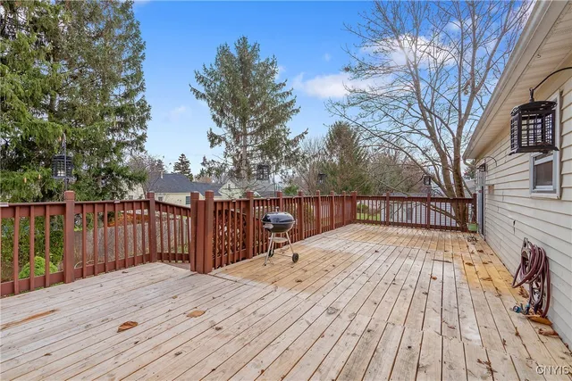 $349,900 | 209 Dolores Terrace South, Salina, NY 13212