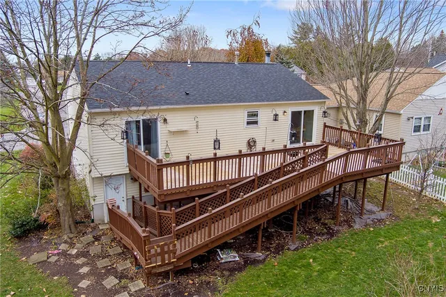 $349,900 | 209 Dolores Terrace South, Salina, NY 13212