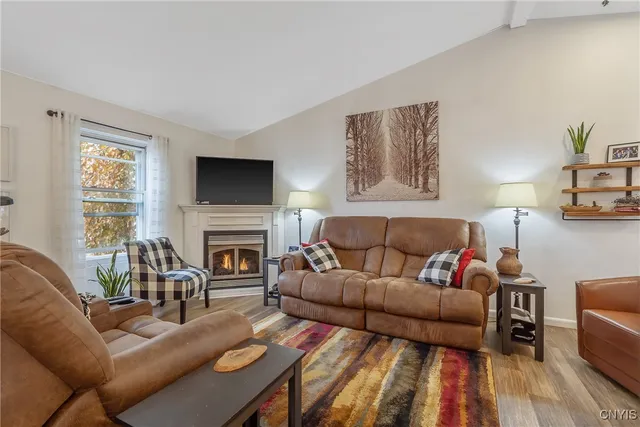 $349,900 | 209 Dolores Terrace South, Salina, NY 13212