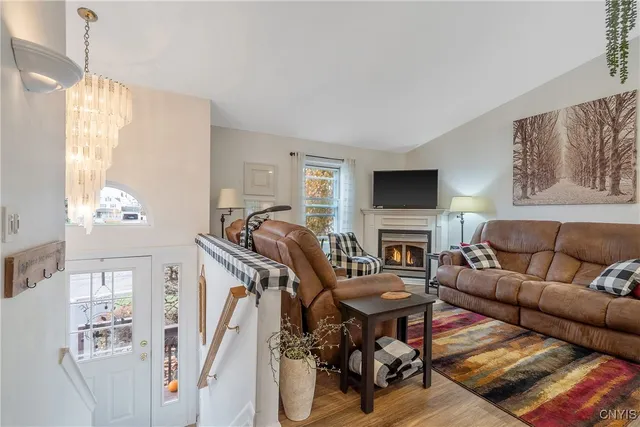 $349,900 | 209 Dolores Terrace South, Salina, NY 13212