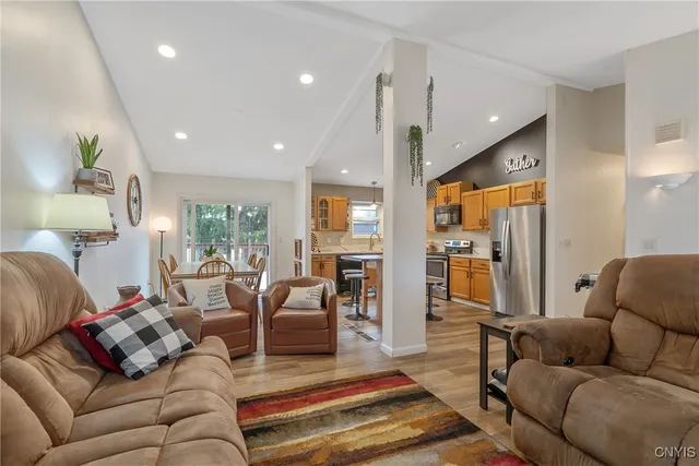 $349,900 | 209 Dolores Terrace South, Salina, NY 13212