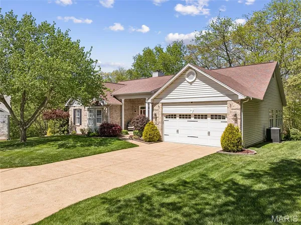$695,000 | 211 Cobblefield Court, Ballwin, MO 63011