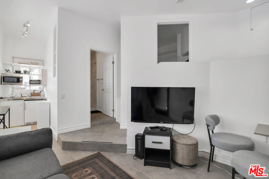 10557 Rocca Place Los Angeles, CA 90077 - Photo 48 of 52