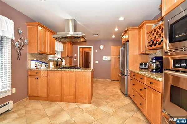 $899,900 | 7 Jefferson Place, Wayne, NJ 07470