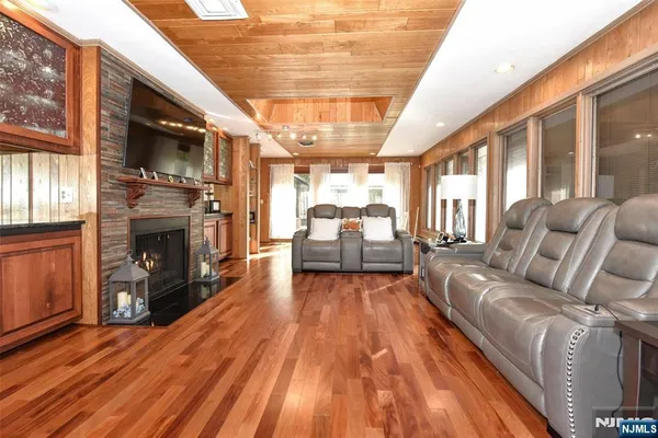 $899,900 | 7 Jefferson Place, Wayne, NJ 07470