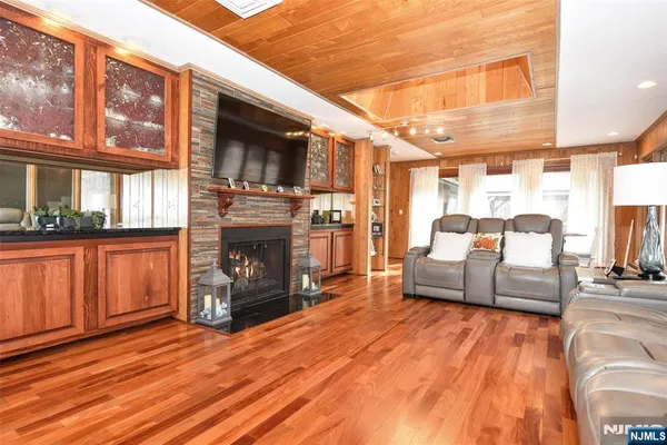 $899,900 | 7 Jefferson Place, Wayne, NJ 07470