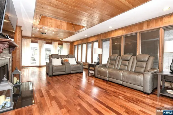 $899,900 | 7 Jefferson Place, Wayne, NJ 07470