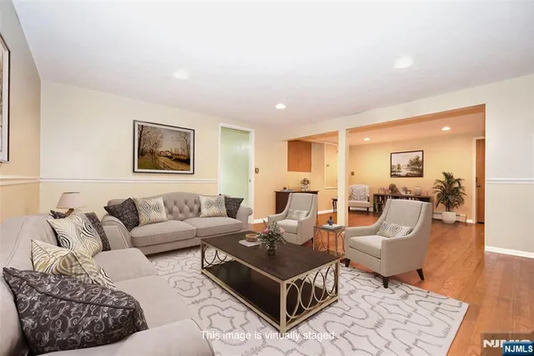 $899,900 | 7 Jefferson Place, Wayne, NJ 07470