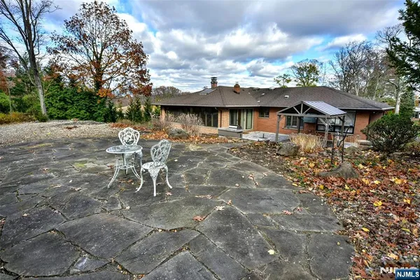 $899,900 | 7 Jefferson Place, Wayne, NJ 07470