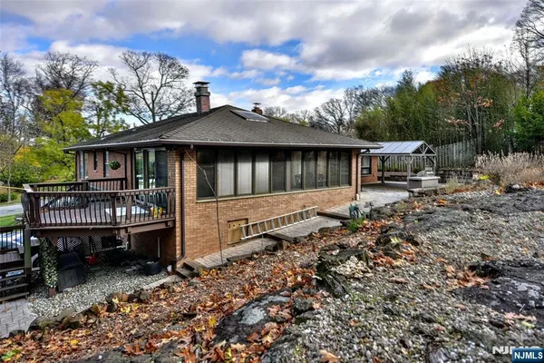 $899,900 | 7 Jefferson Place, Wayne, NJ 07470