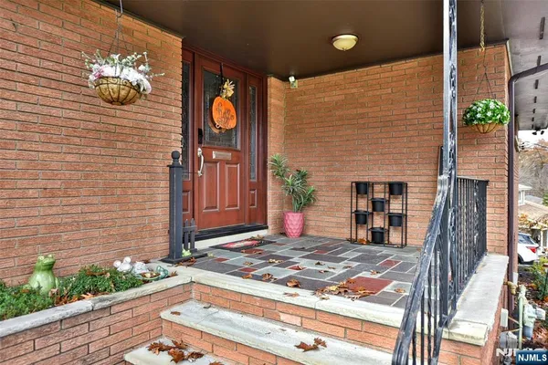 $899,900 | 7 Jefferson Place, Wayne, NJ 07470