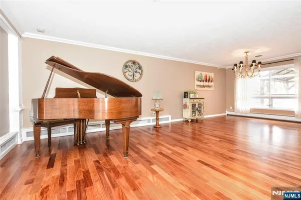 $899,900 | 7 Jefferson Place, Wayne, NJ 07470