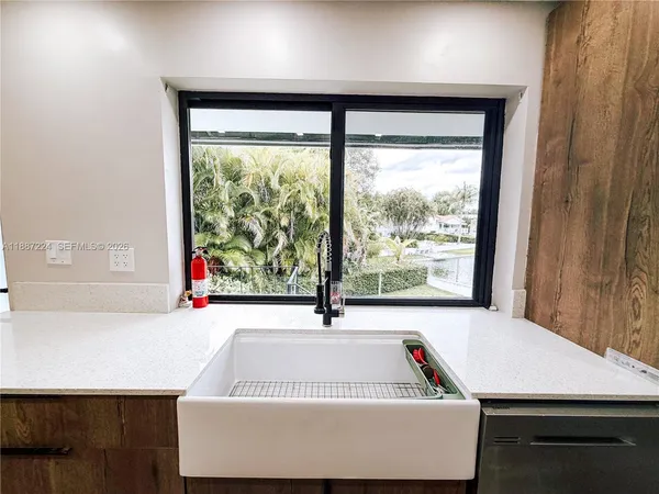 $5,900 | 425 Northeast 103rd Street, Unit 425, Miami Shores, FL 33138