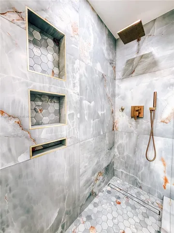 $5,900 | 425 Northeast 103rd Street, Unit 425, Miami Shores, FL 33138