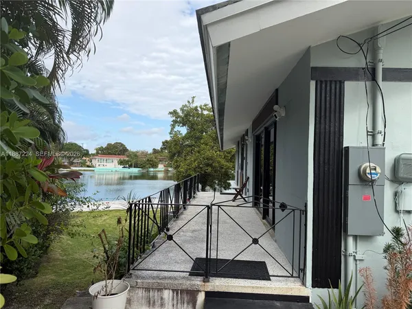 $5,900 | 425 Northeast 103rd Street, Unit 425, Miami Shores, FL 33138