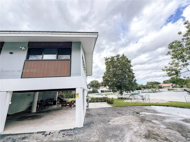 $5,900 | 425 Northeast 103rd Street, Unit 425, Miami Shores, FL 33138