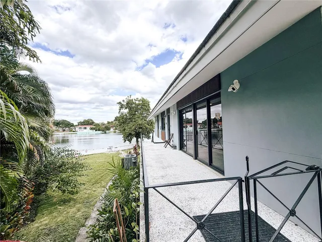 a view of a house with backyard and porch