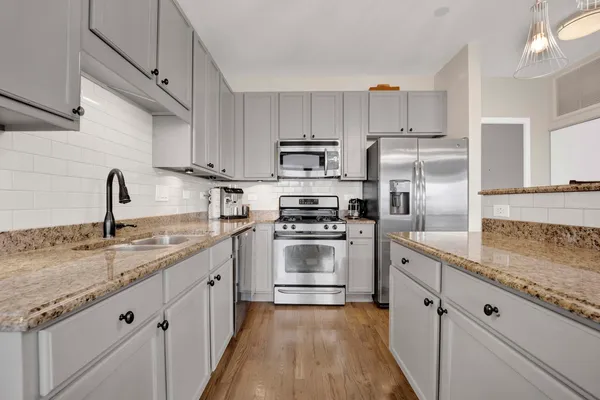 $419,999 | 1151 West 15th Street, Unit 401, Chicago, IL 60608