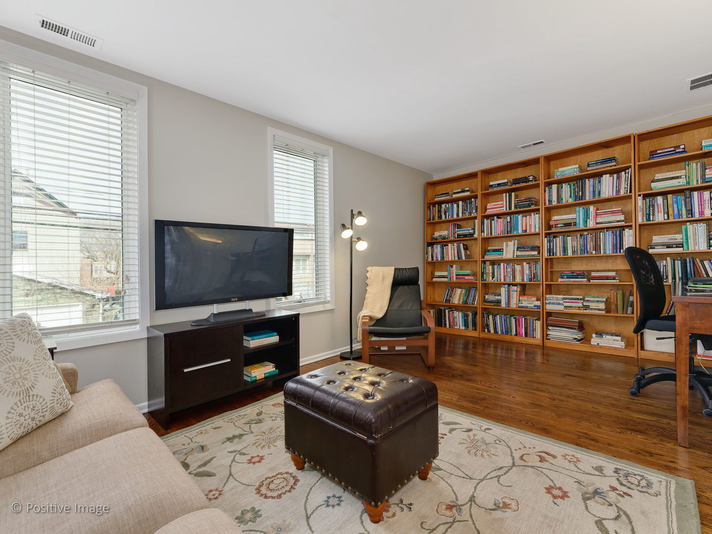 1920 North Mohawk Street, Unit 17 Chicago, IL 60614 - Photo 14 of 28 a living room with furniture and a flat screen tv