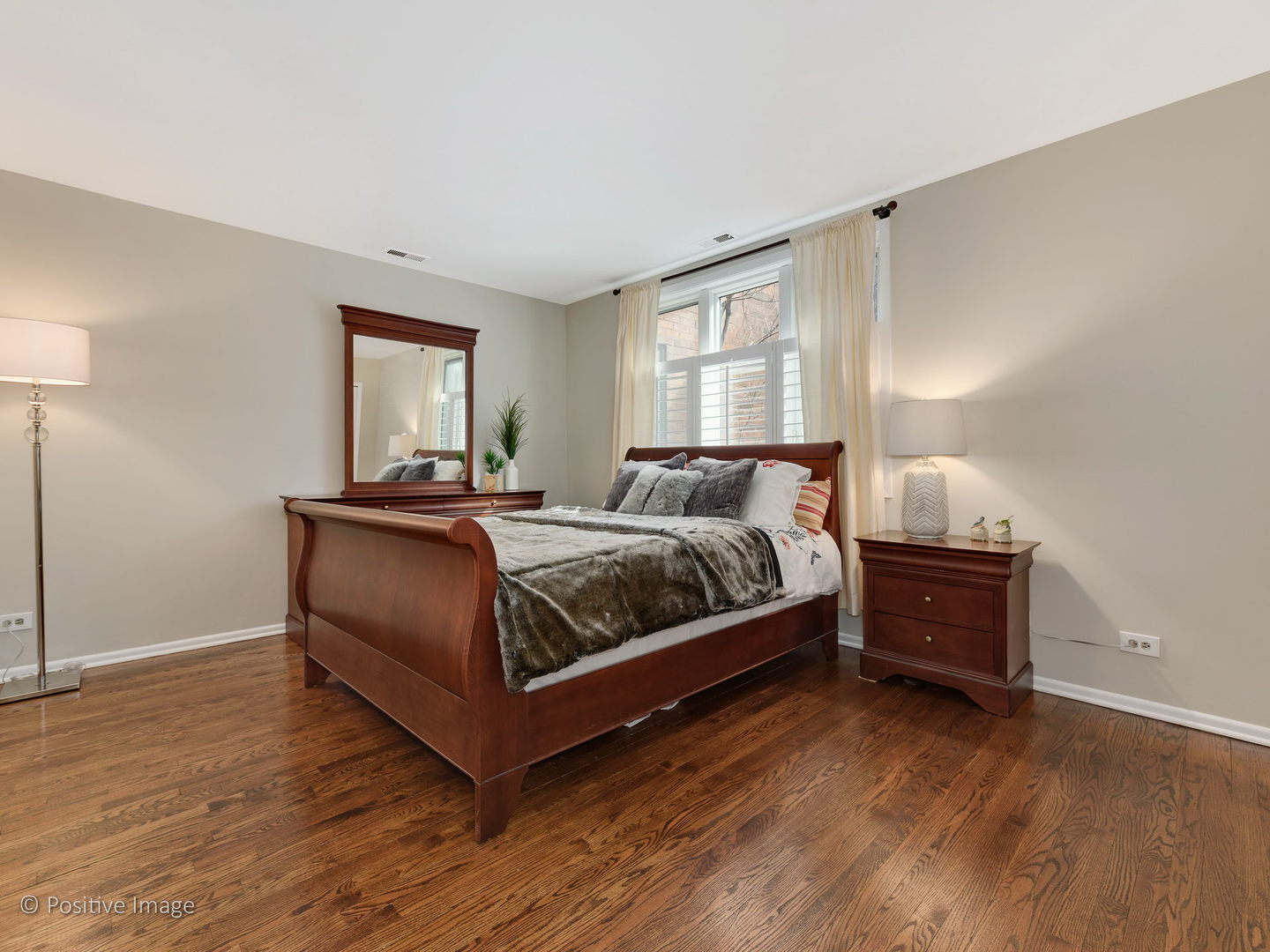 1920 North Mohawk Street, Unit 17 Chicago, IL 60614 - Photo 17 of 28 a bedroom with a bed and window