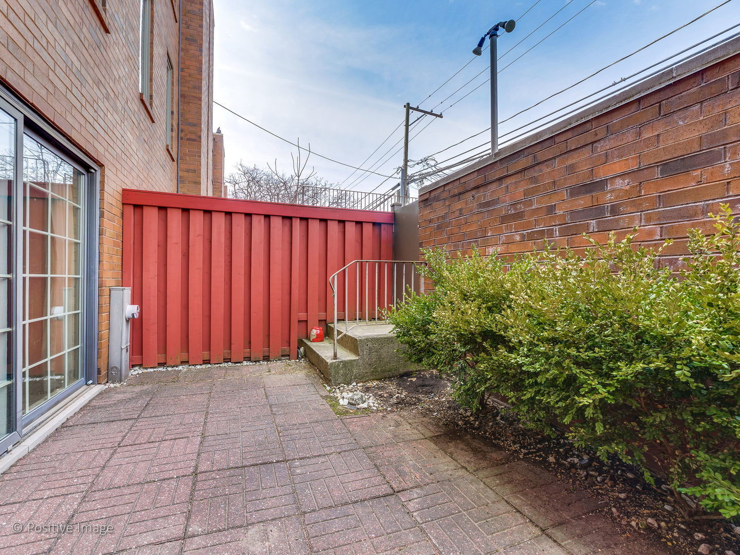 1920 North Mohawk Street, Unit 17 Chicago, IL 60614 - Photo 23 of 28 a view of a backyard with potted plants