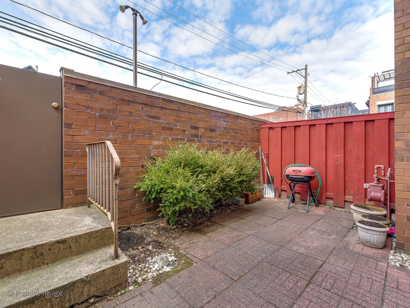 1920 North Mohawk Street, Unit 17 Chicago, IL 60614 - Photo 24 of 28 a view of a two chairs in the patio