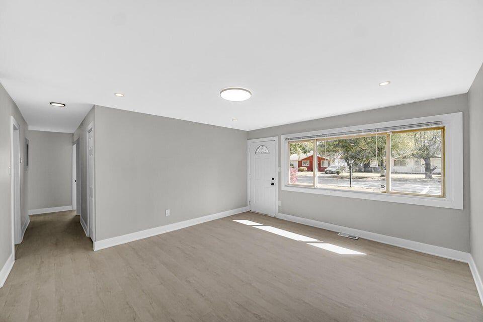 730 Clinton Street Gary, IN 46406 - Photo 12 of 17 an empty room with windows and closet