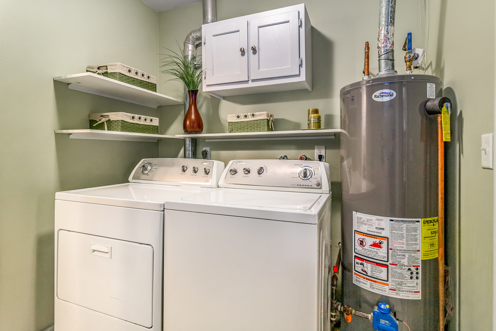 48 Briarcliff Road Montgomery, IL 60538 - Photo 22 of 29 a utility room with dryer and washer