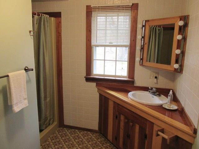 881 Oak Hill Road Swanville, ME 04915 - Photo 15 of 23 First floor full bath with shower.