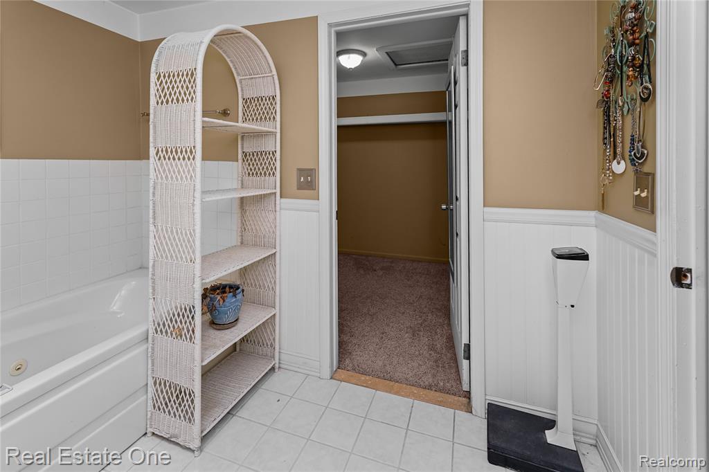 21462 Meridian Road Grosse Ile, MI 48138 - Photo 24 of 36 Gallery Image 24