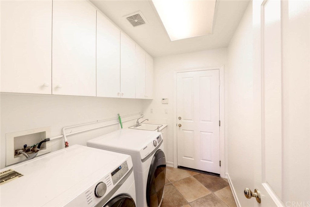 39 Whitehall Newport Beach, CA 92660 - Photo 14 of 35 a utility room with dryer and washer