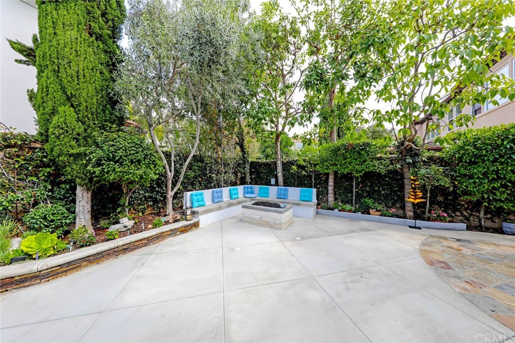 39 Whitehall Newport Beach, CA 92660 - Photo 22 of 35 a view of backyard with large trees