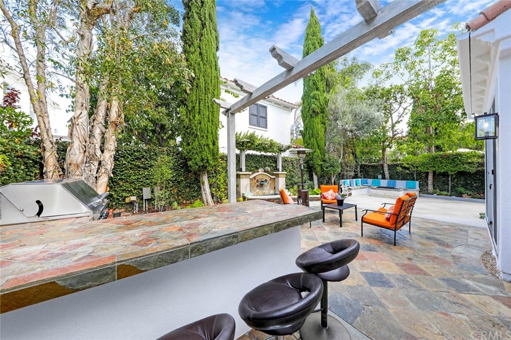 39 Whitehall Newport Beach, CA 92660 - Photo 24 of 35 a outdoor view with a sitting space