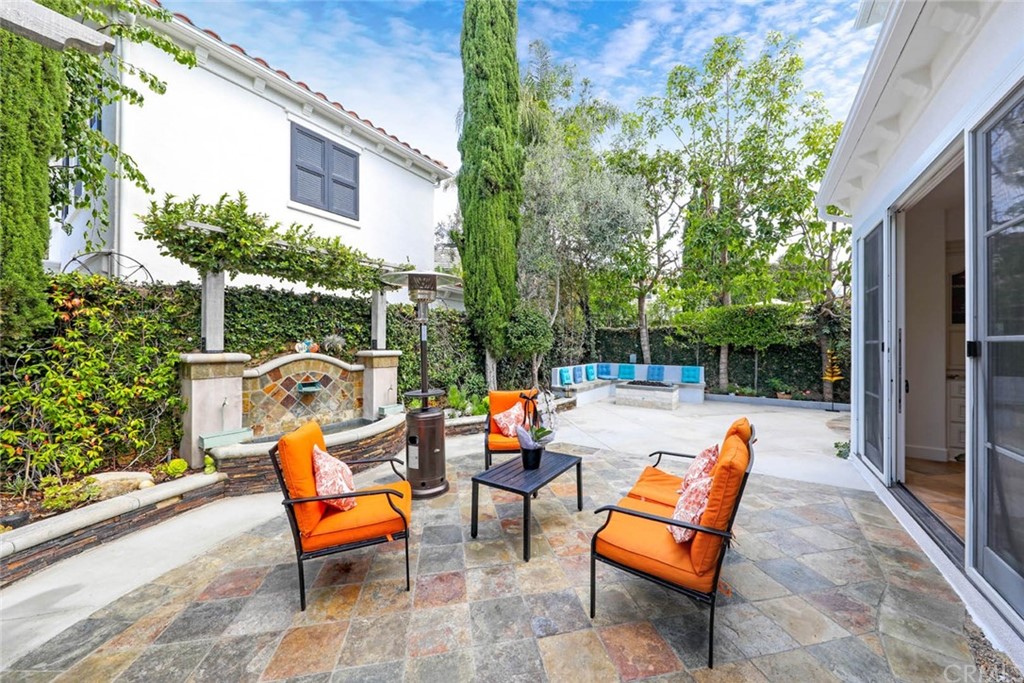 39 Whitehall Newport Beach, CA 92660 - Photo 25 of 35 a backyard of a house with table and chairs
