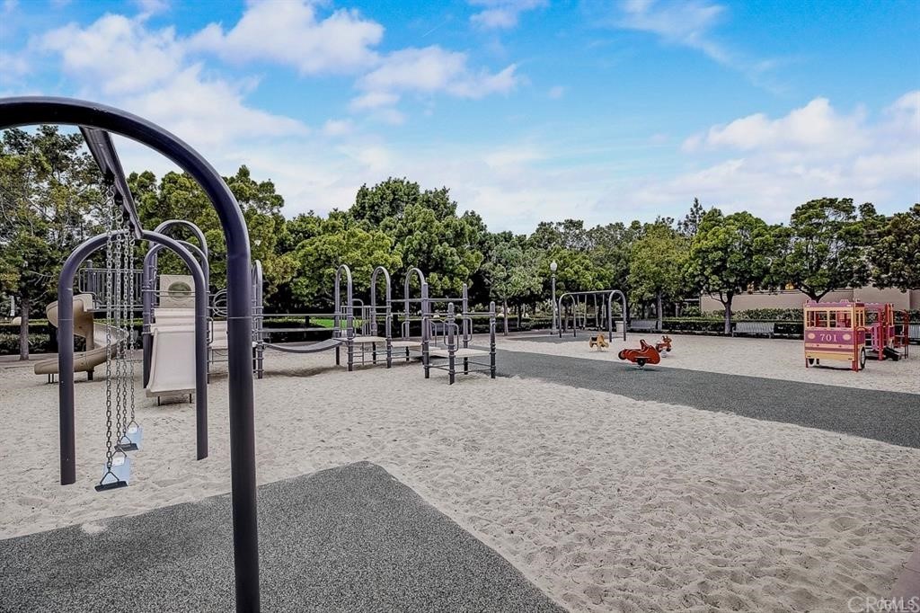 39 Whitehall Newport Beach, CA 92660 - Photo 32 of 35