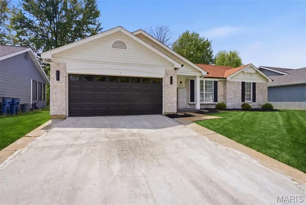 $325,000 | 624 Foxtail Drive, Florissant, MO 63034