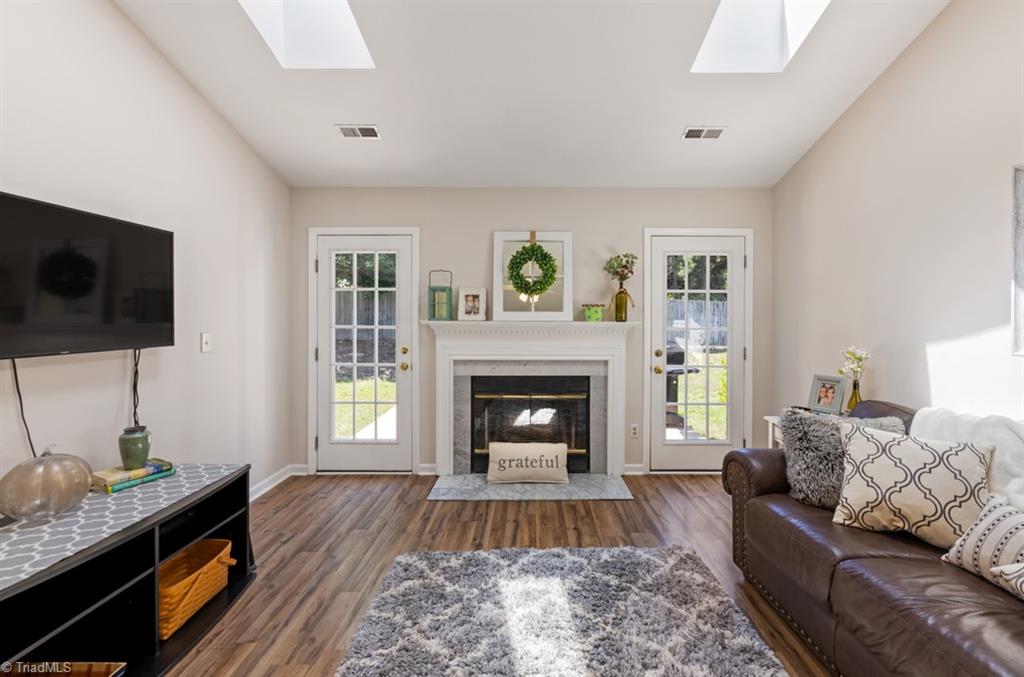 3216 Timberwolf Avenue High Point, NC 27265 - Photo 13 of 20 Living Room