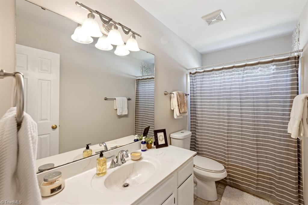 3216 Timberwolf Avenue High Point, NC 27265 - Photo 18 of 20 Hall Bath